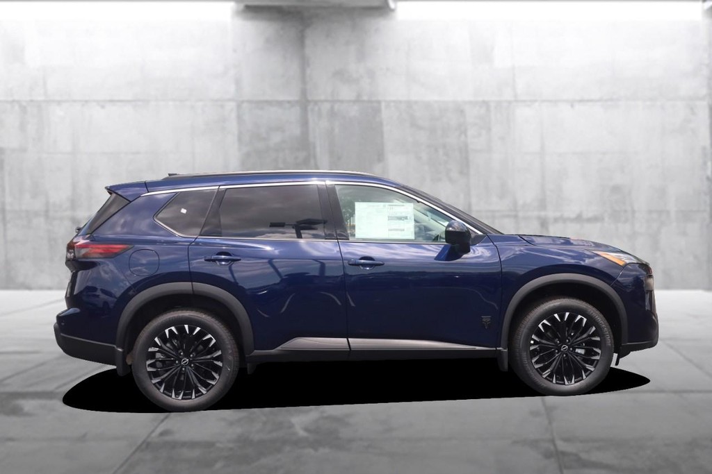 Nissan Rogue Vehicle Full-screen Gallery Image 5