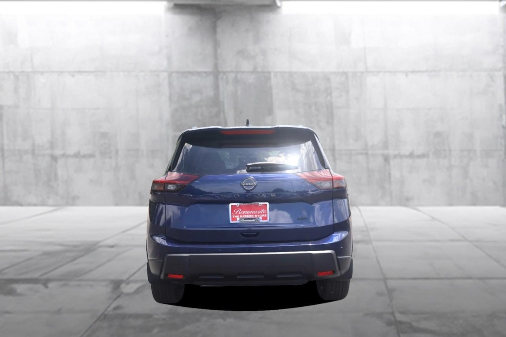 Nissan Rogue Vehicle Full-screen Gallery Image 6