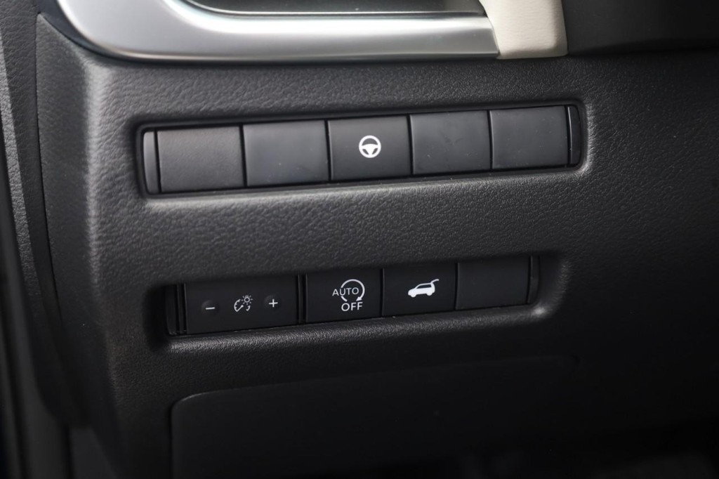 Nissan Rogue Vehicle Full-screen Gallery Image 12