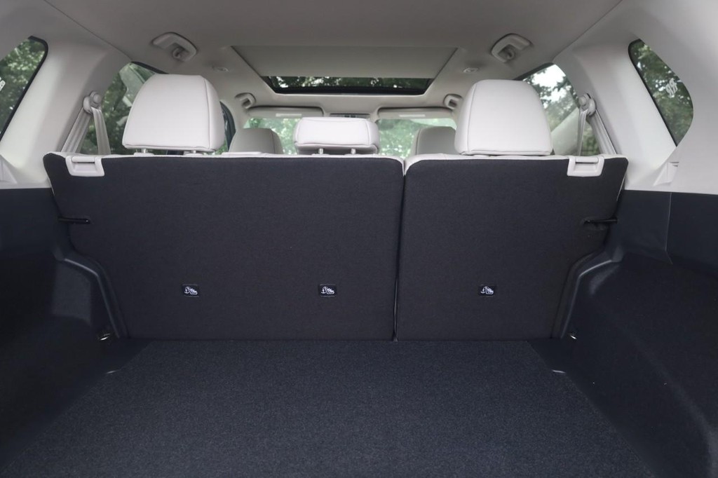 Nissan Rogue Vehicle Full-screen Gallery Image 24