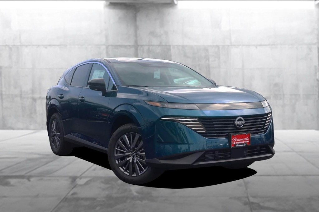 Nissan Murano Vehicle Full-screen Gallery Image 2