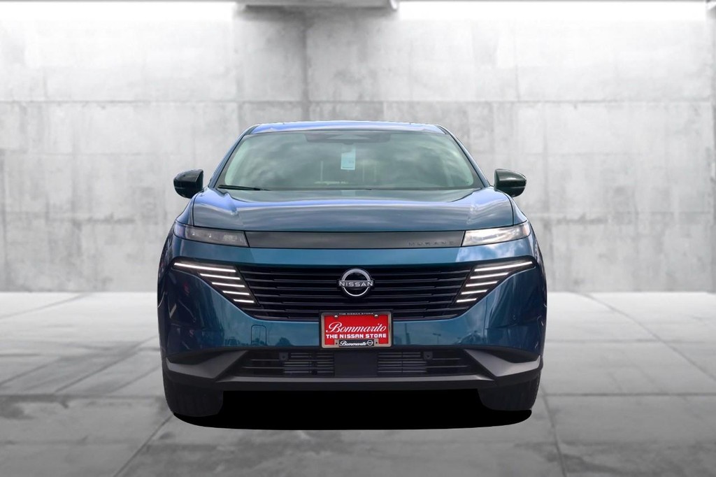 Nissan Murano Vehicle Full-screen Gallery Image 4