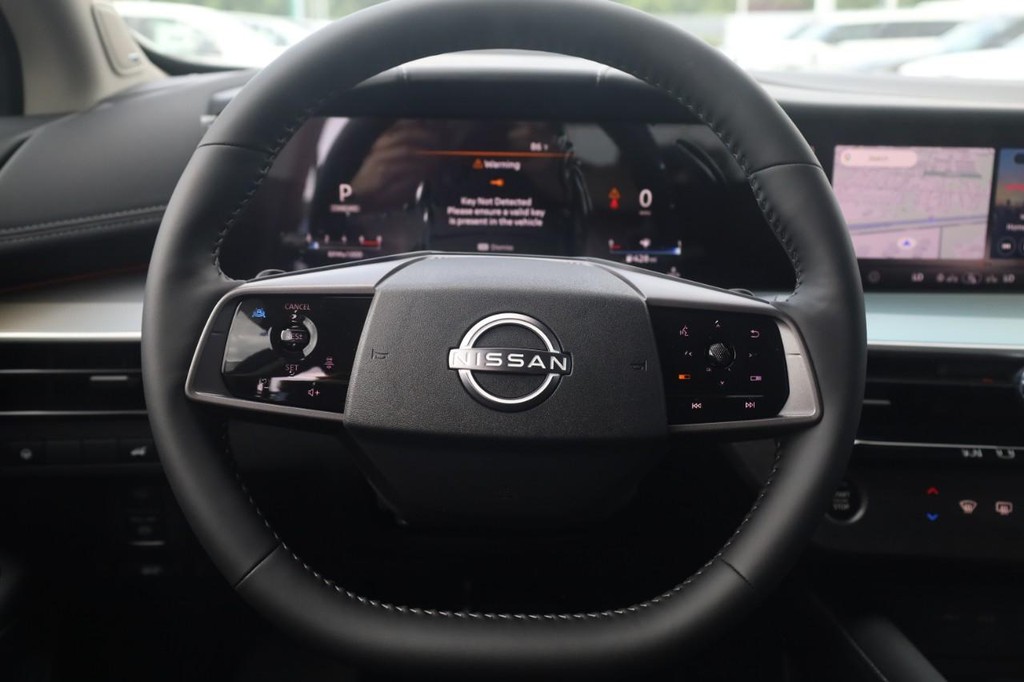 Nissan Murano Vehicle Full-screen Gallery Image 8