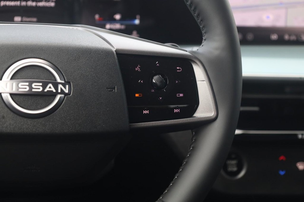 Nissan Murano Vehicle Full-screen Gallery Image 9