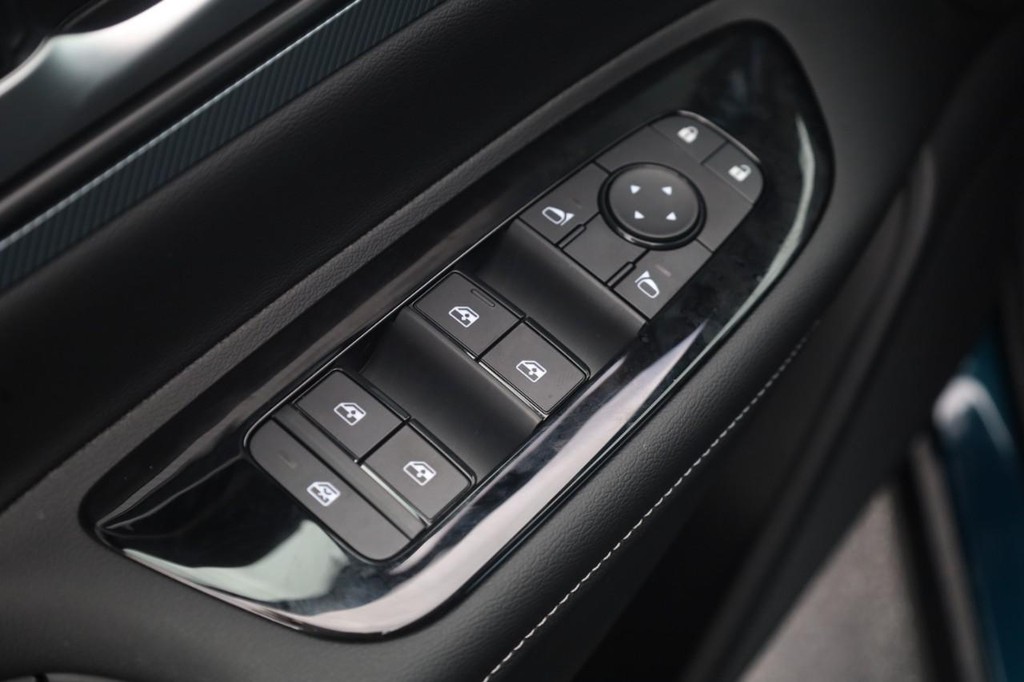 Nissan Murano Vehicle Full-screen Gallery Image 11