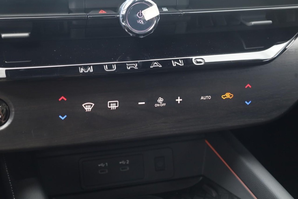 Nissan Murano Vehicle Full-screen Gallery Image 17