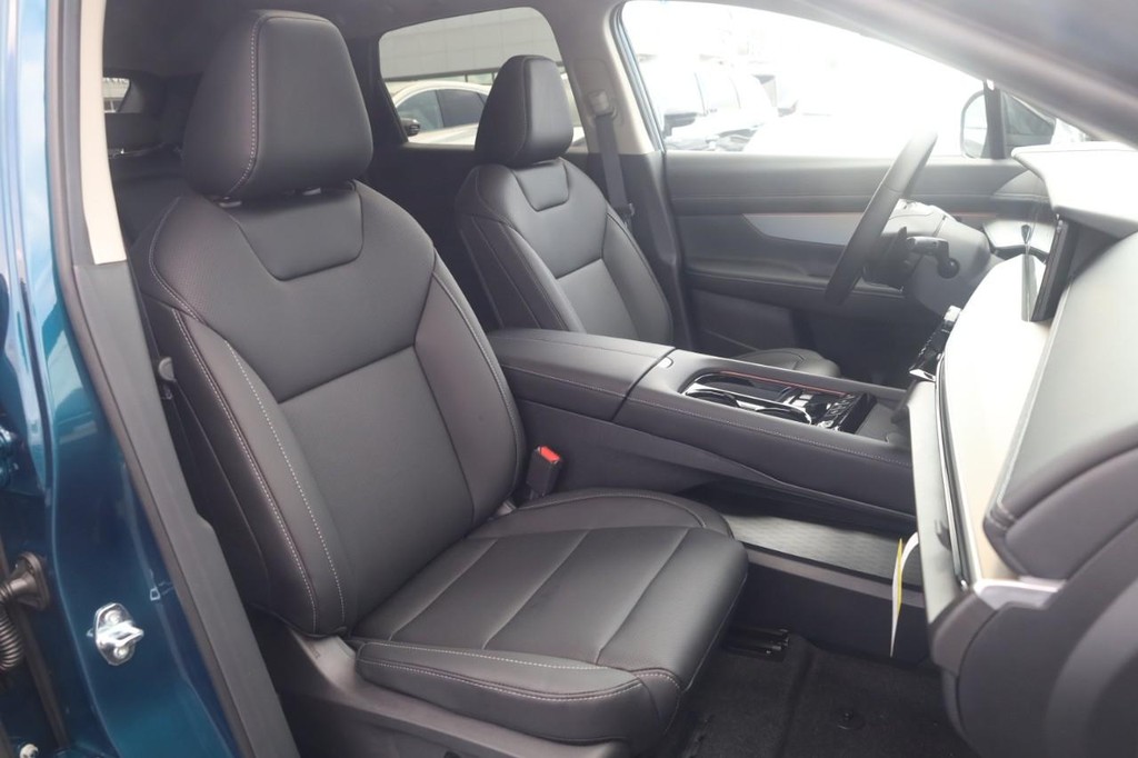 Nissan Murano Vehicle Full-screen Gallery Image 21