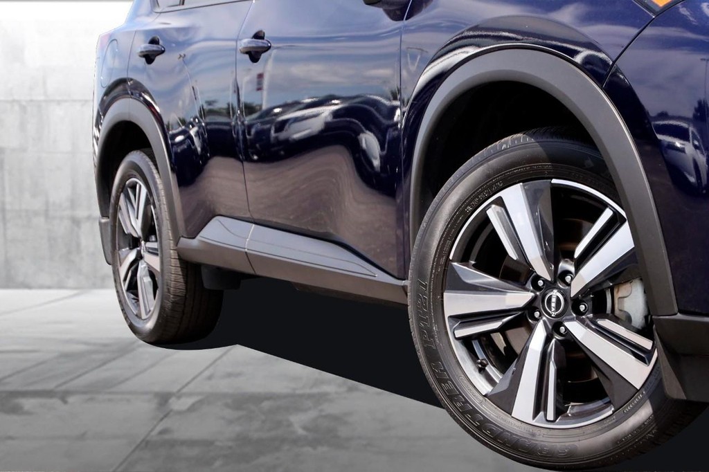Nissan Rogue Vehicle Image 03