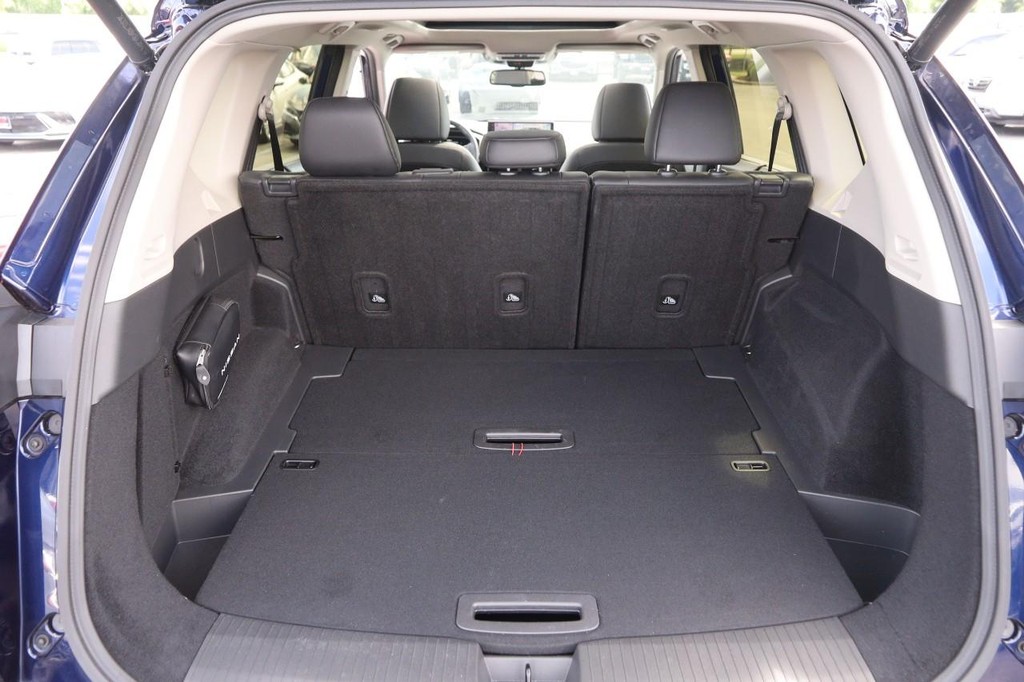 Nissan Rogue Vehicle Image 07