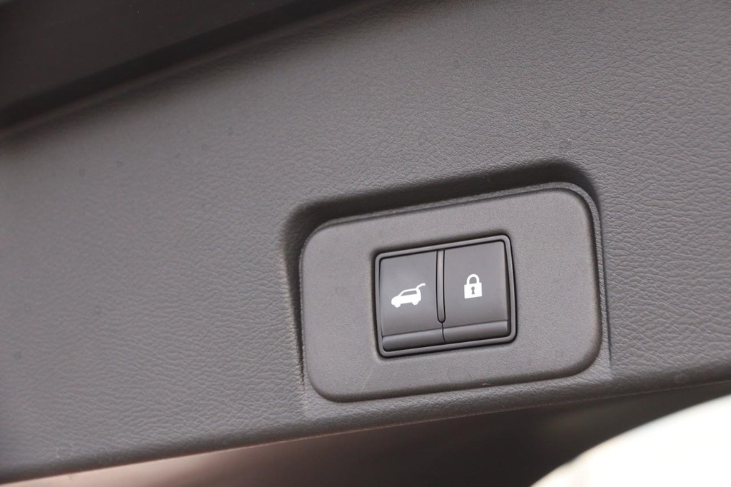 Nissan Rogue Vehicle Image 08