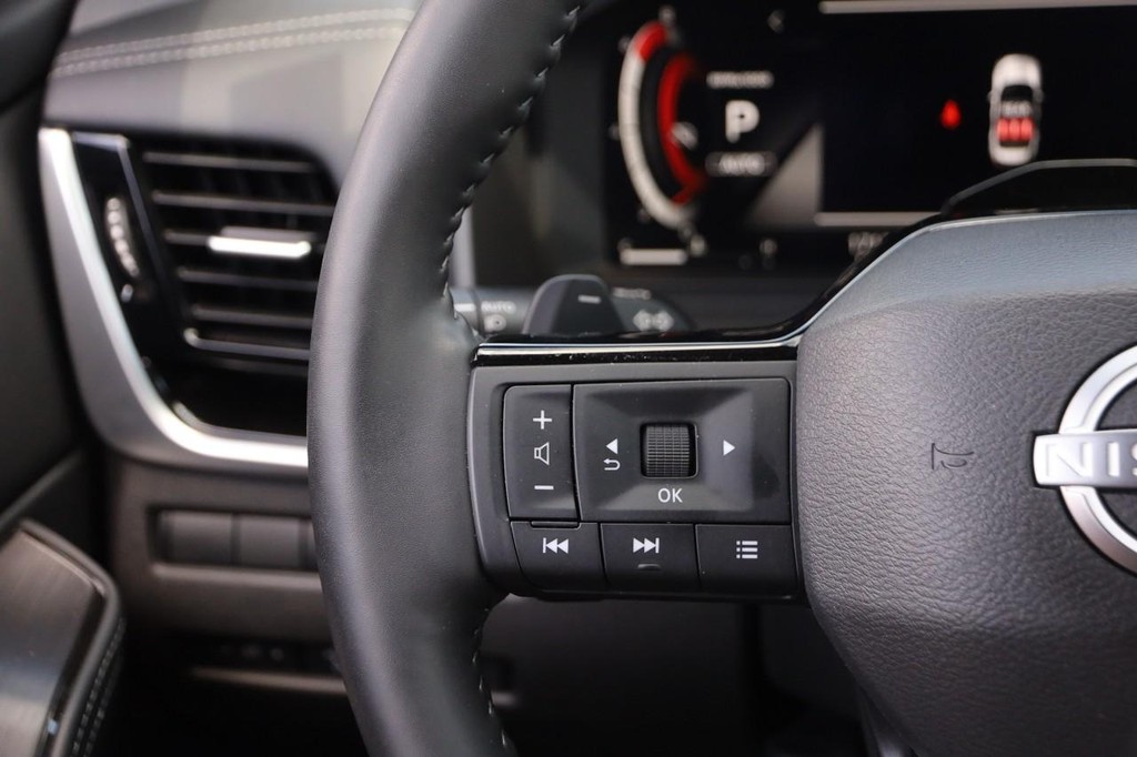 Nissan Rogue Vehicle Image 13
