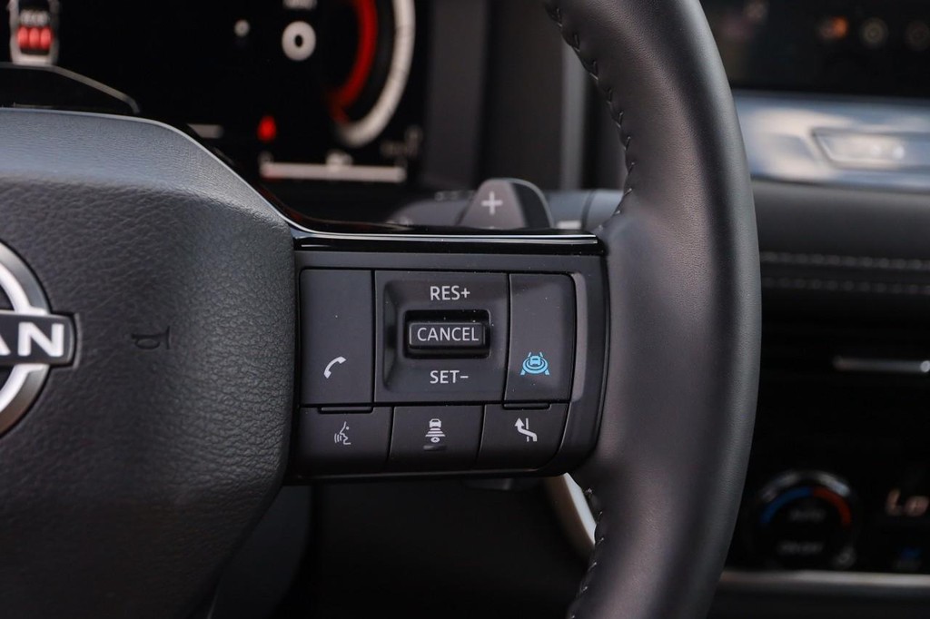 Nissan Rogue Vehicle Image 14