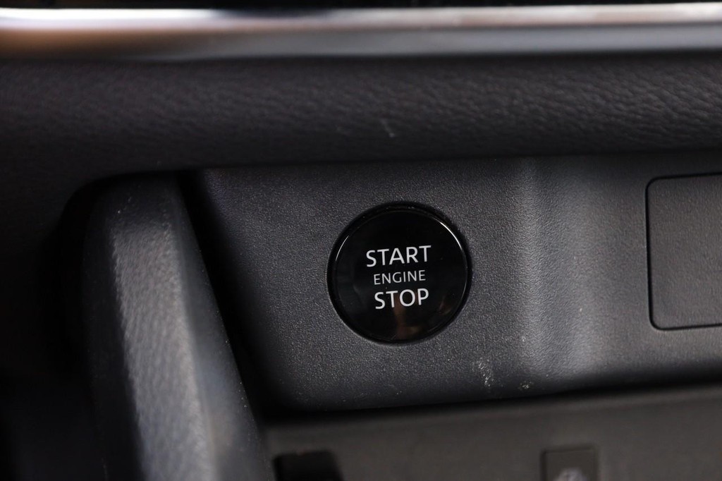Nissan Rogue Vehicle Image 16