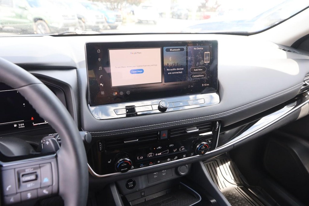 Nissan Rogue Vehicle Image 17