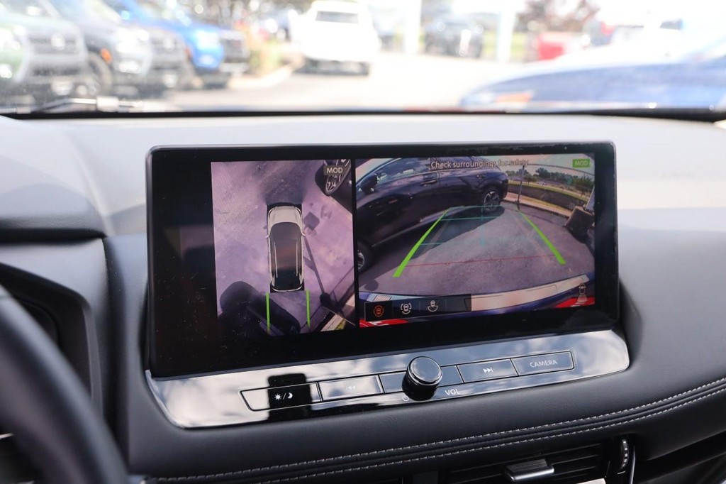 Nissan Rogue Vehicle Image 19