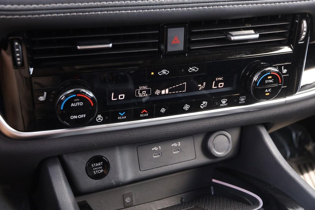 Nissan Rogue Vehicle Image 20