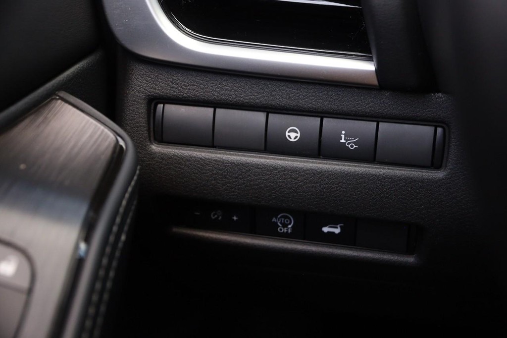 Nissan Rogue Vehicle Image 23