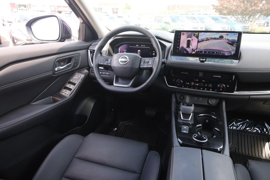 Nissan Rogue Vehicle Image 25
