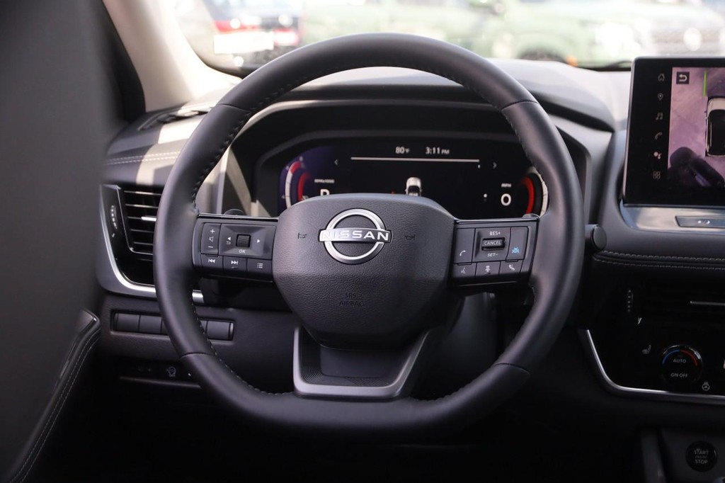 Nissan Rogue Vehicle Image 26