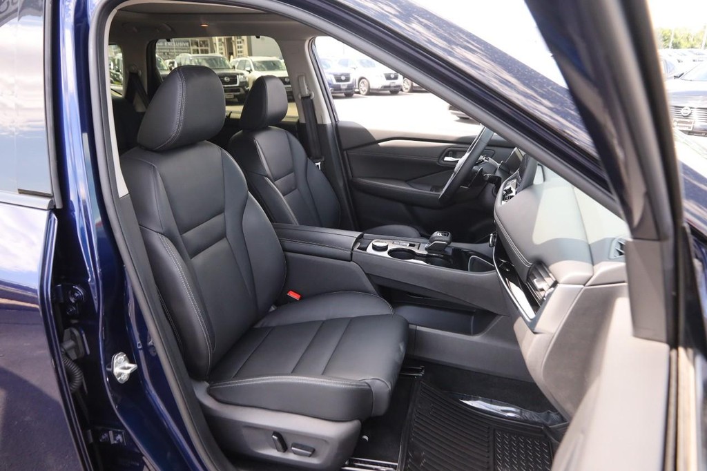 Nissan Rogue Vehicle Image 29