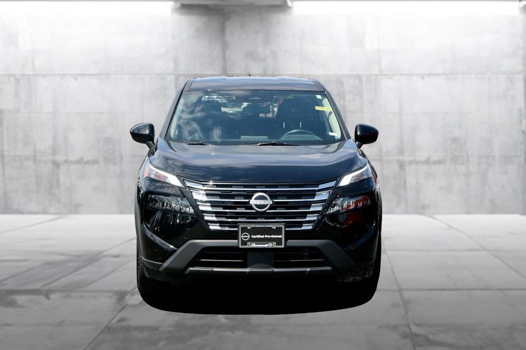 Nissan Rogue Vehicle Full-screen Gallery Image 4