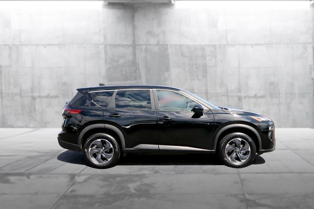 Nissan Rogue Vehicle Full-screen Gallery Image 5