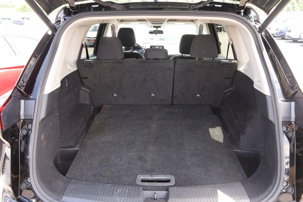 Nissan Rogue Vehicle Full-screen Gallery Image 7