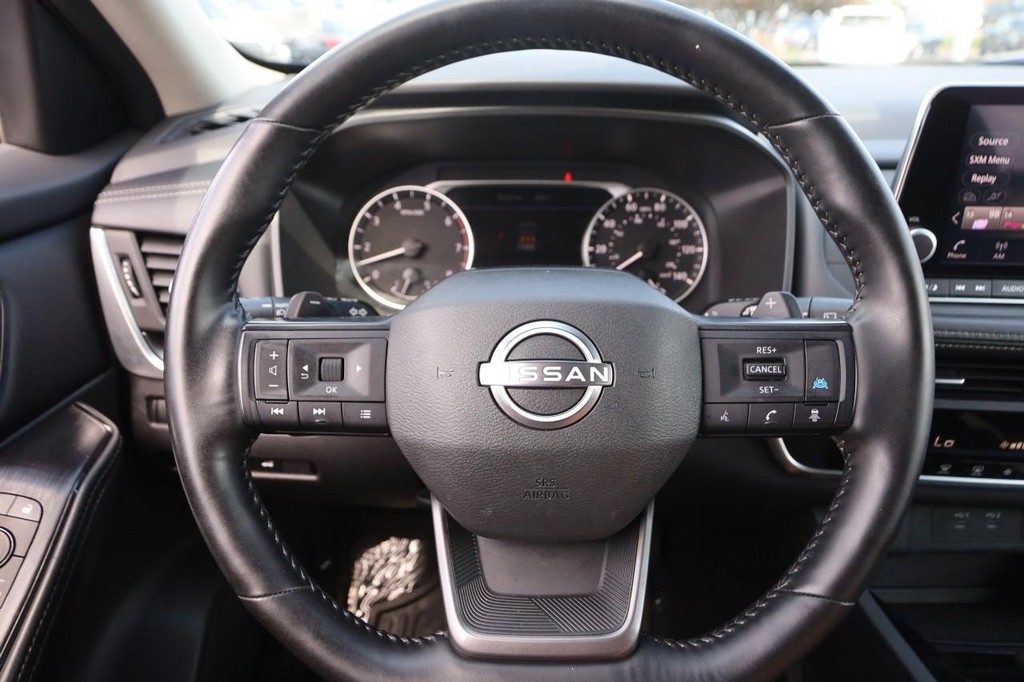 Nissan Rogue Vehicle Full-screen Gallery Image 11