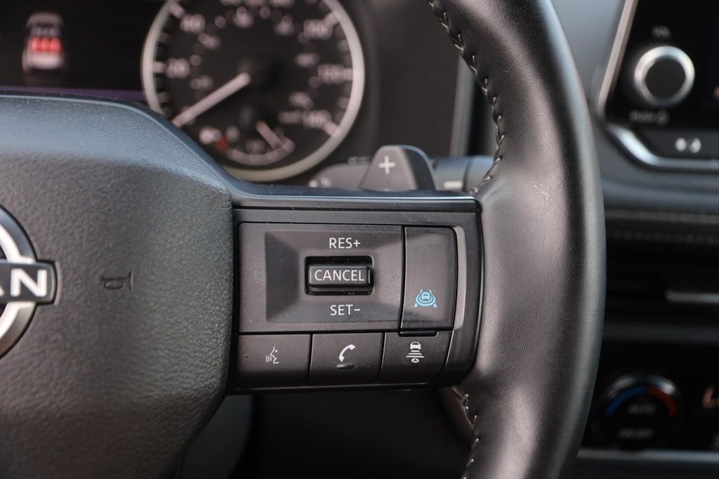 Nissan Rogue Vehicle Full-screen Gallery Image 13