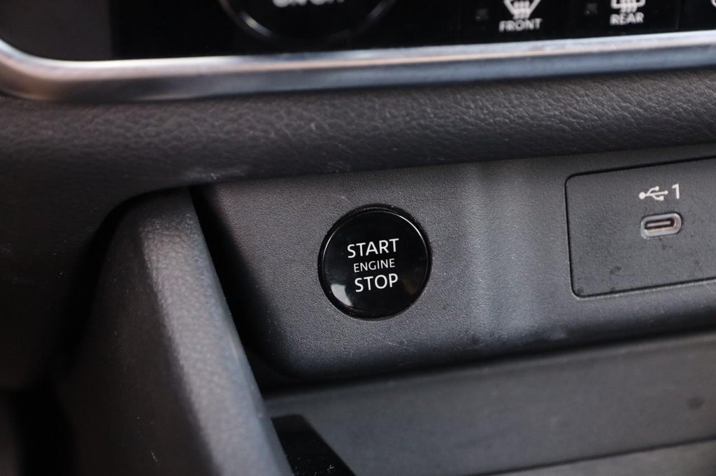 Nissan Rogue Vehicle Full-screen Gallery Image 15