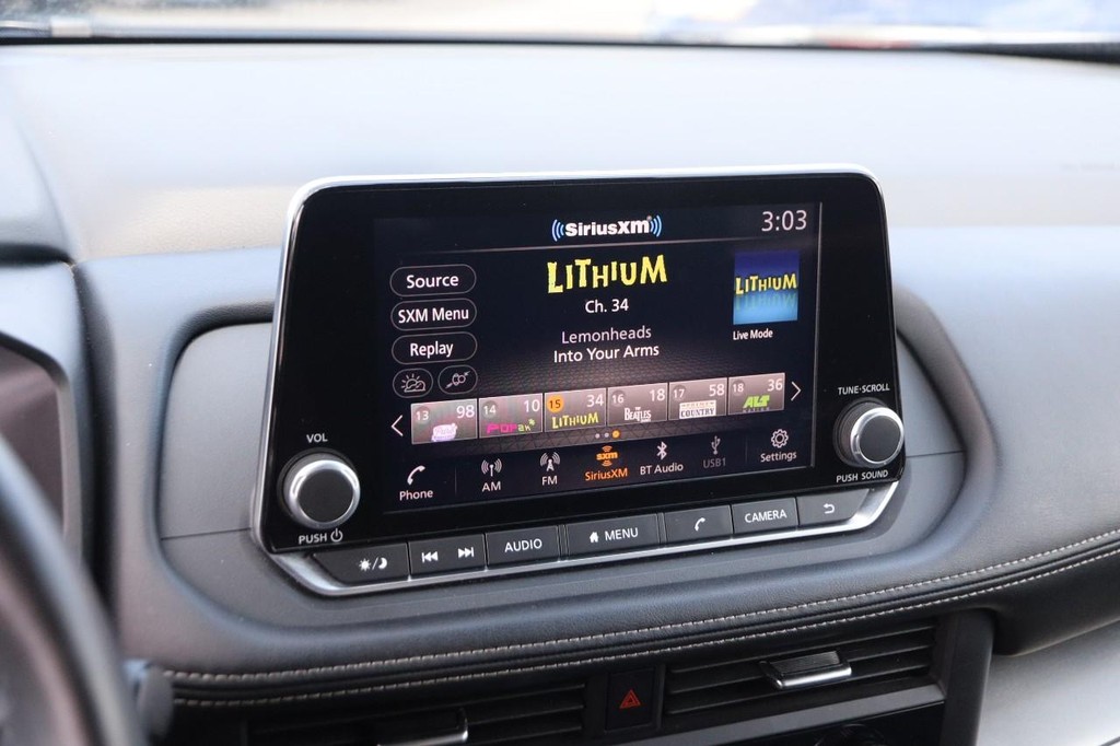 Nissan Rogue Vehicle Full-screen Gallery Image 16