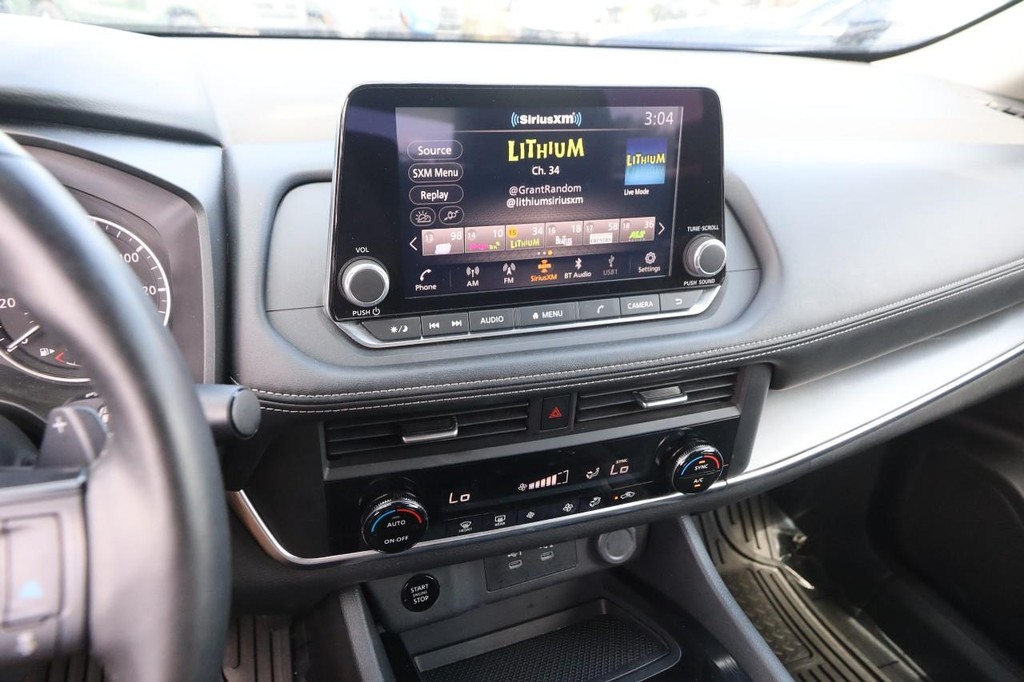 Nissan Rogue Vehicle Full-screen Gallery Image 19