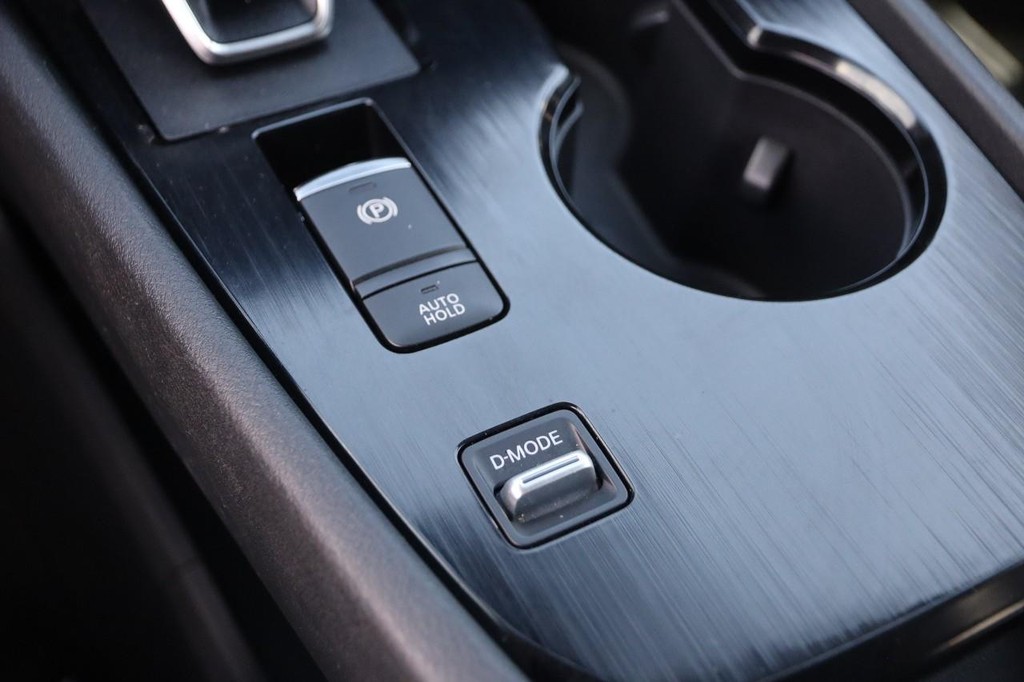 Nissan Rogue Vehicle Full-screen Gallery Image 20