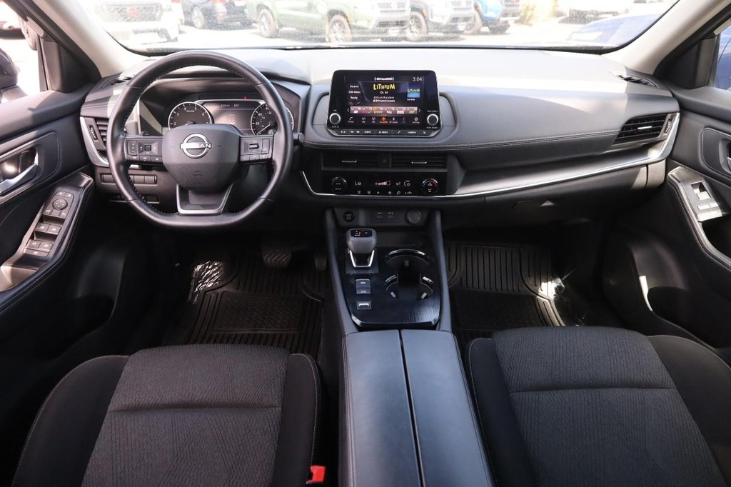 Nissan Rogue Vehicle Full-screen Gallery Image 22