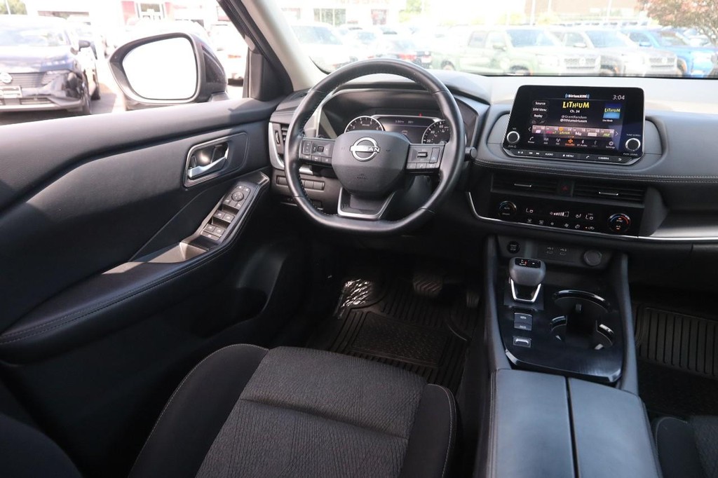 Nissan Rogue Vehicle Full-screen Gallery Image 23