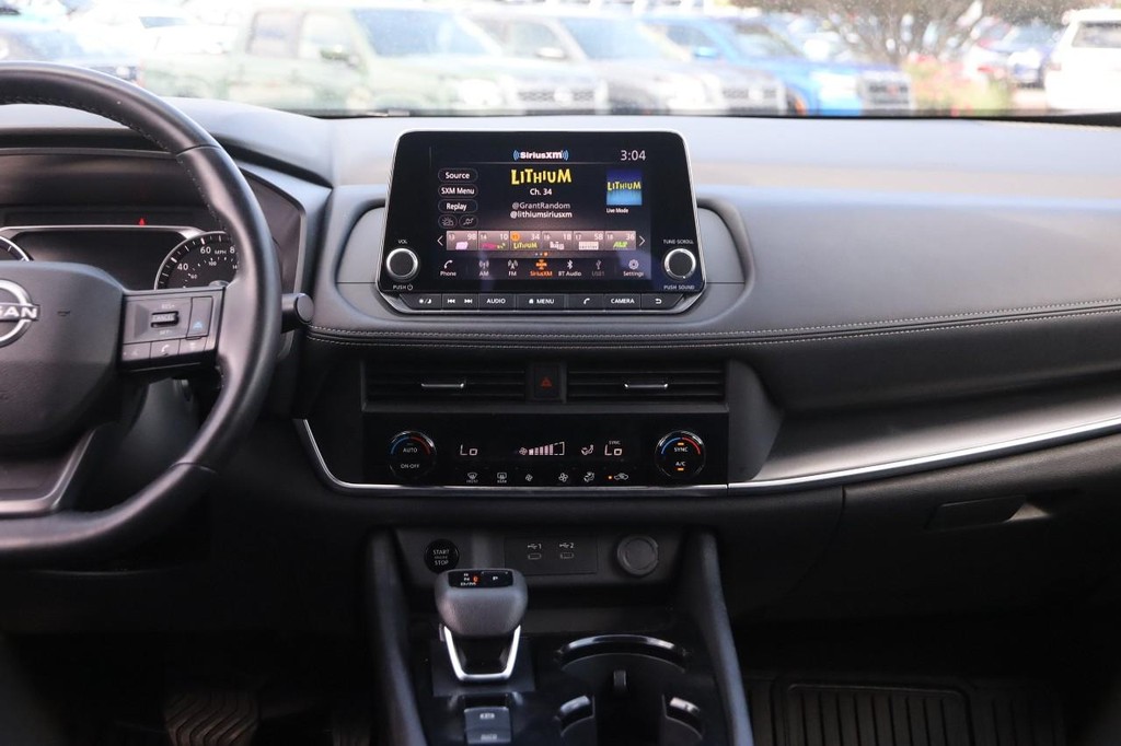 Nissan Rogue Vehicle Full-screen Gallery Image 25