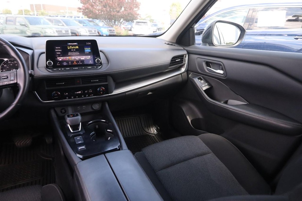 Nissan Rogue Vehicle Full-screen Gallery Image 26