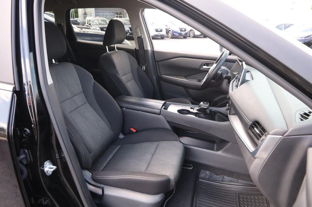 Nissan Rogue Vehicle Full-screen Gallery Image 27
