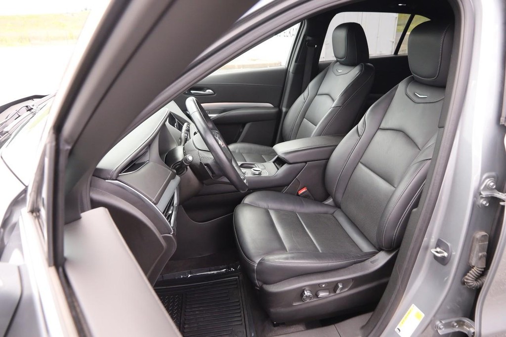 Cadillac XT4 Vehicle Full-screen Gallery Image 9