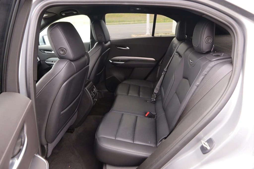 Cadillac XT4 Vehicle Full-screen Gallery Image 10
