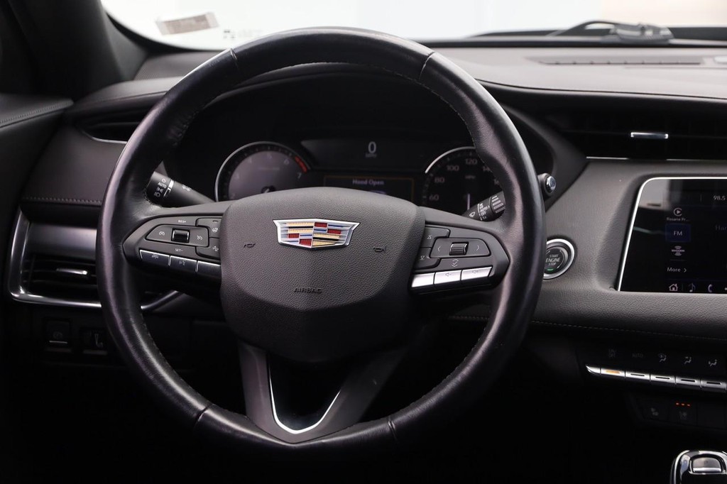 Cadillac XT4 Vehicle Full-screen Gallery Image 24