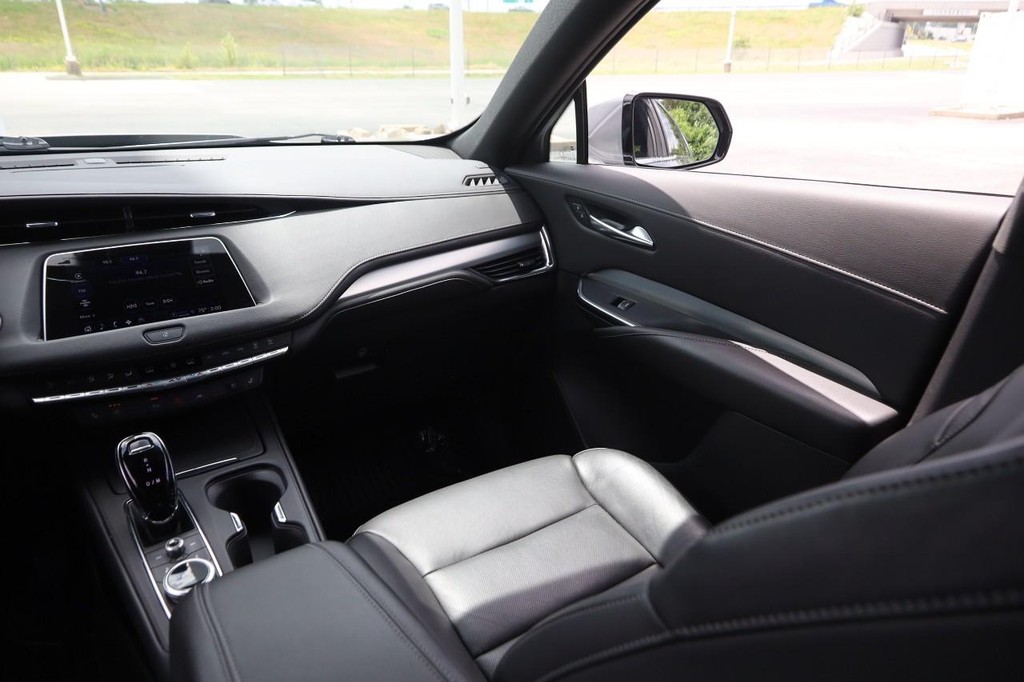 Cadillac XT4 Vehicle Full-screen Gallery Image 26