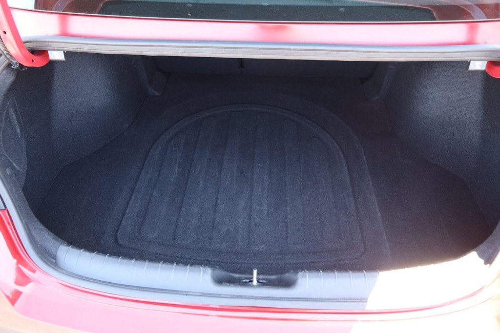 Hyundai Elantra Vehicle Full-screen Gallery Image 07