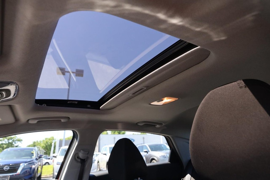 Hyundai Elantra Vehicle Full-screen Gallery Image 08