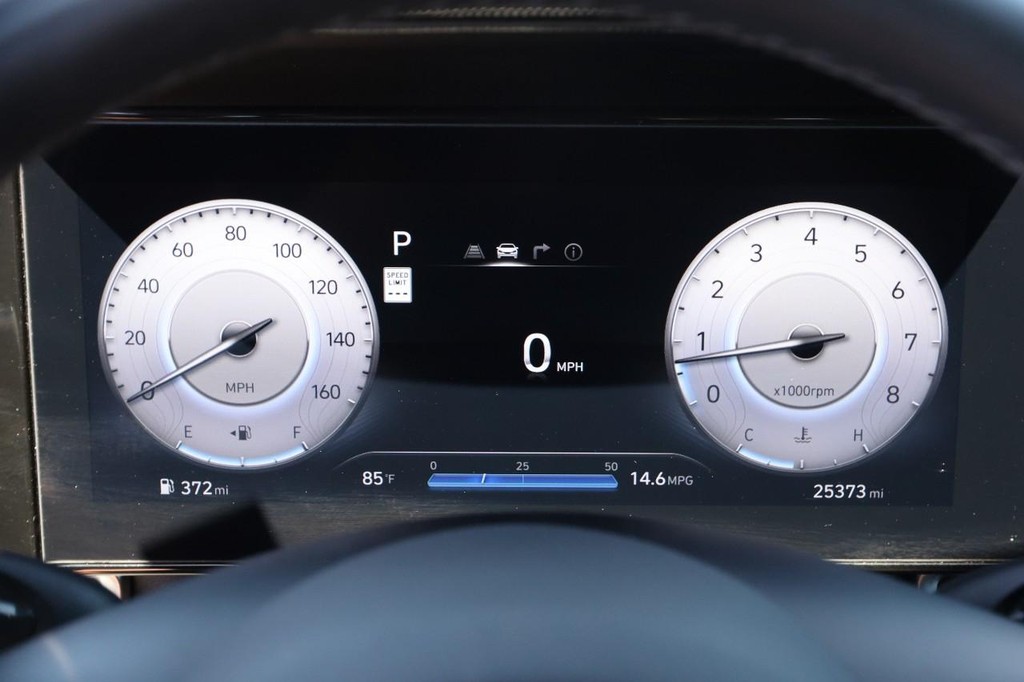 Hyundai Elantra Vehicle Full-screen Gallery Image 14