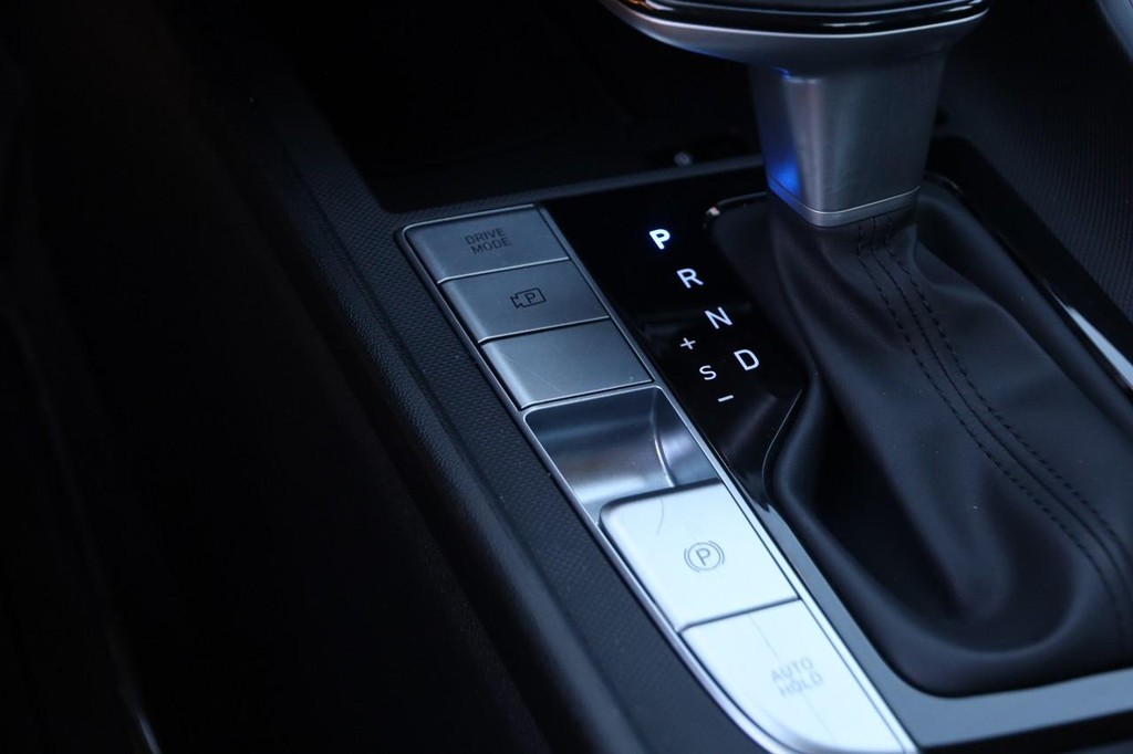 Hyundai Elantra Vehicle Full-screen Gallery Image 21