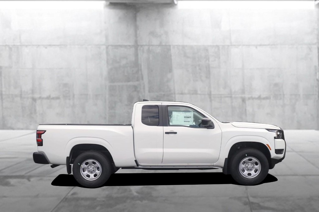 Nissan Frontier Vehicle Full-screen Gallery Image 5