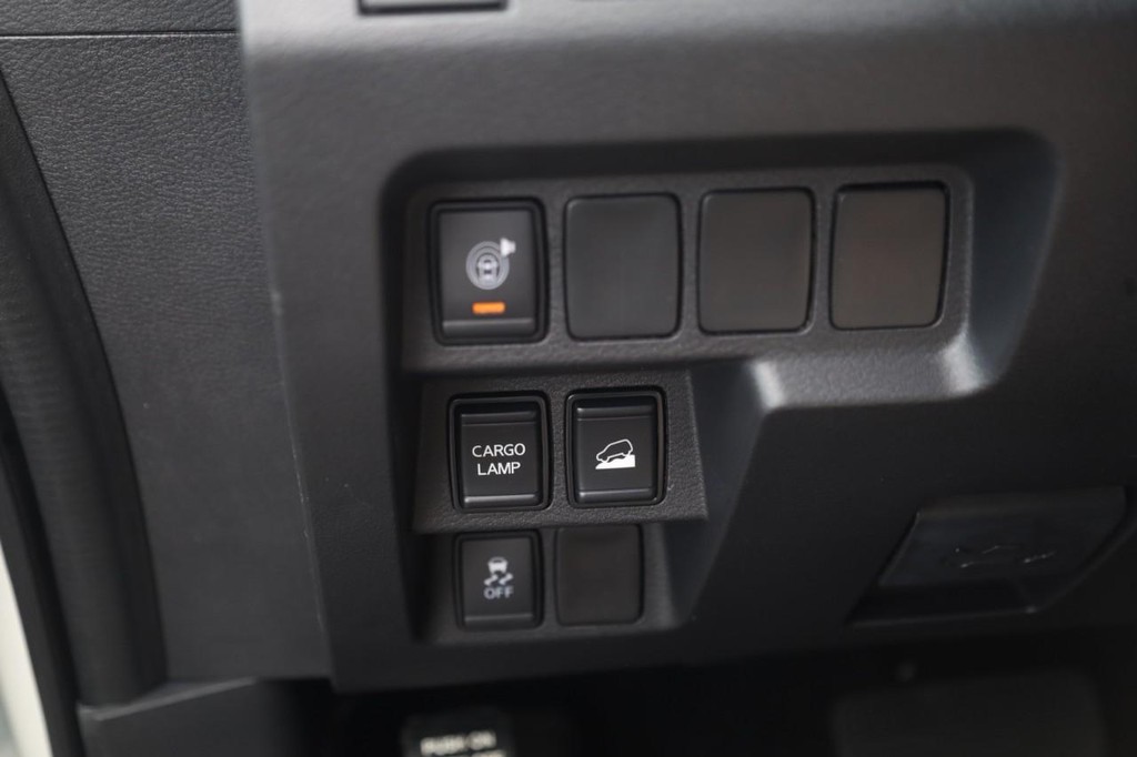 Nissan Frontier Vehicle Full-screen Gallery Image 13