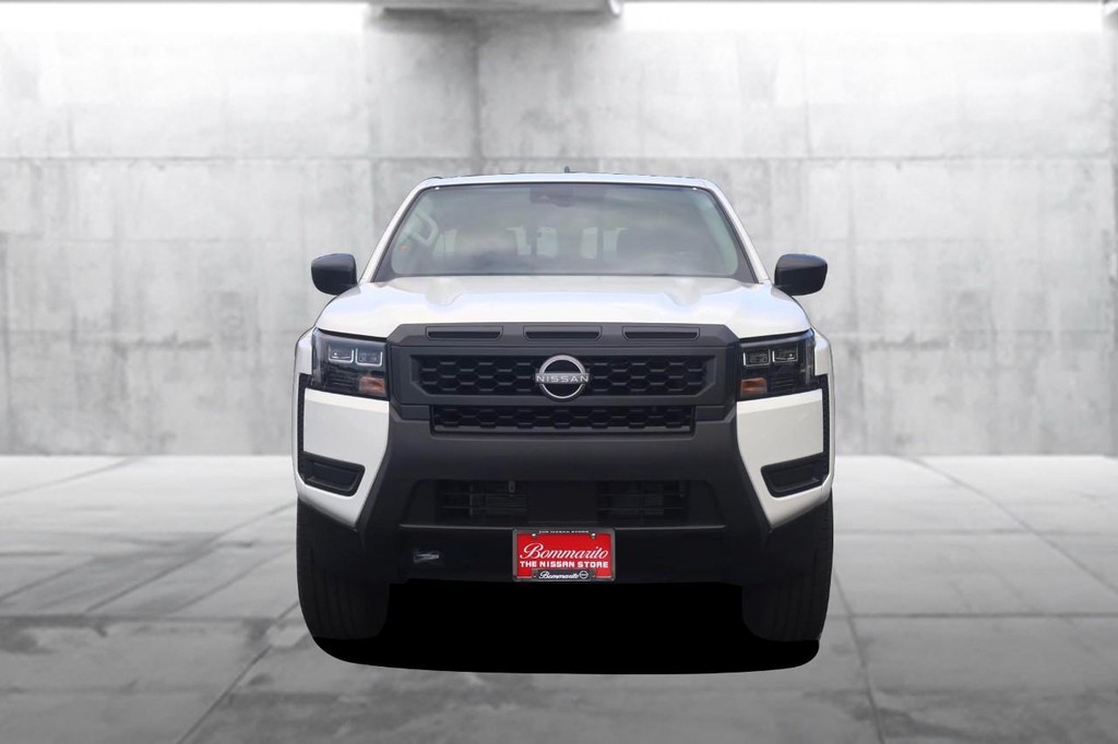 Nissan Frontier Vehicle Full-screen Gallery Image 4