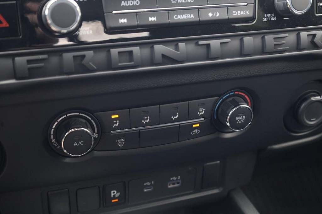 Nissan Frontier Vehicle Full-screen Gallery Image 17